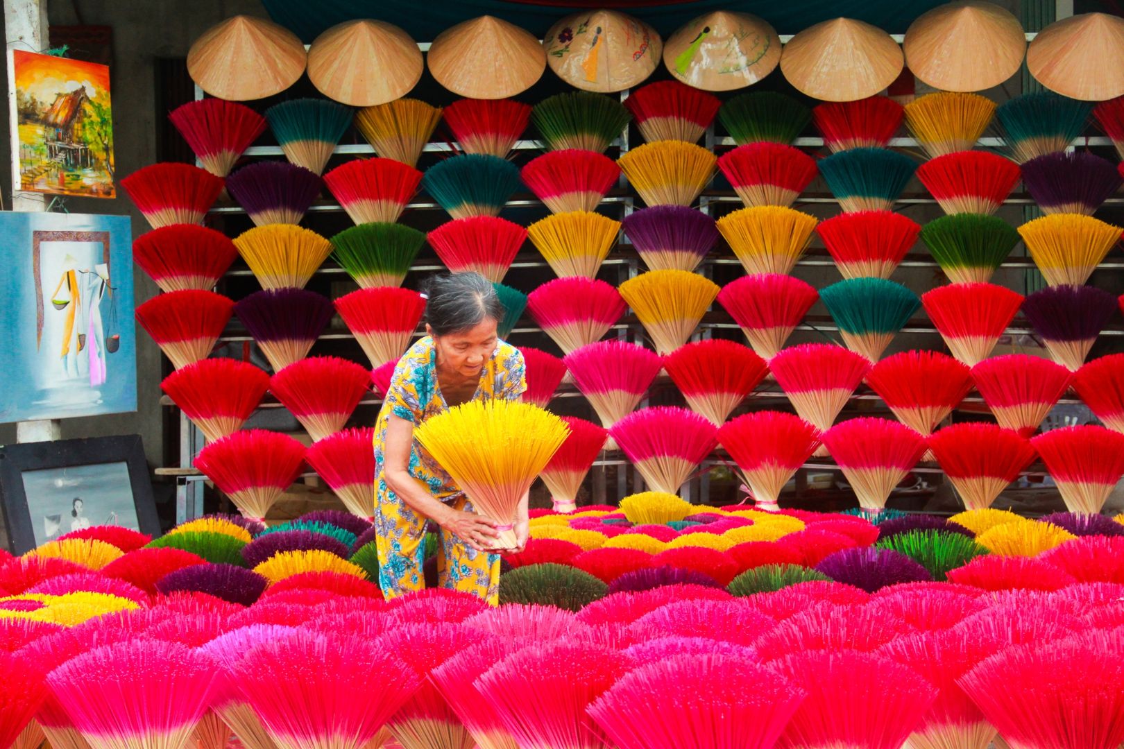 Làng nghề làm hương và nón lá Huế